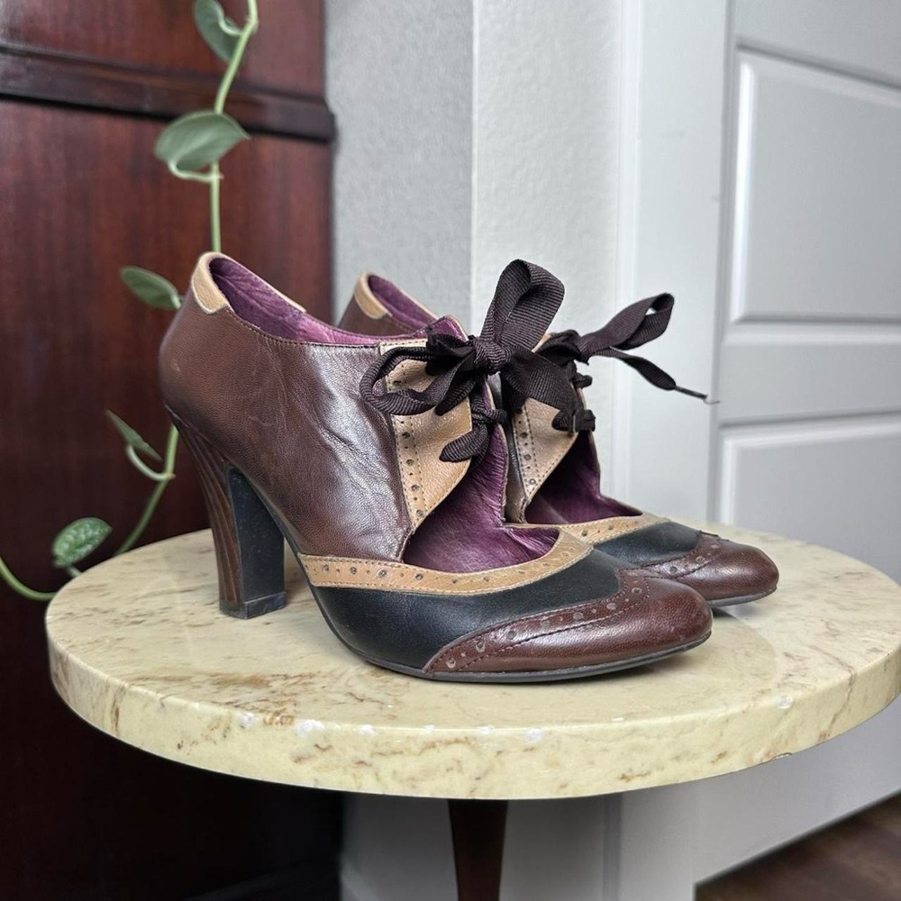 Vintage 2010s twee Mary Jane Jeffrey Campbell brown, tan, lace-up leather heels - Picture 3 of 6